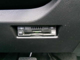 ETC車載器を装備しています。高速道路の料金所もストレスなく通行できます。すっきりとしたビルトインタイプですよ。