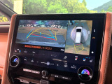 【パノラミックビューモニター】専用のカメラにより、上から見下ろしたような視点で360度クルマの周囲を確認することができます☆死角部分も確認しやすく、狭い場所での切り返しや駐車もスムーズに行えます。