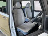 【運転席・助手席】内装ルームクリーニング済みです。しっかり綺麗にしていますので、是非、お確かめください。車に自信があるからこそ、是非一度ご来店頂き内外装も見てもらえると幸いです。