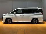 両側パワースライドドア付きだから、狭い駐車スペースなどでの 乗り降りラクラク!小さなお子さまのいるご家庭には嬉しい装備。