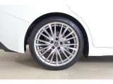 235/40R19