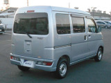 展示されているお車は全台1年間のトヨタロングラン保証が付いて参ります。最長3年間の保証をお付けすることも可能ですので、どのエリアに住むお客様でも安心して保証をお受けすることができます!