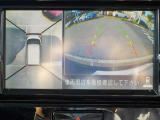 空から見下ろすような視点で、スムーズな駐車と安全確認をサポートする「アラウンドビューモニター」付です。