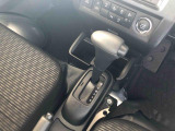 握りやすい位置のシフトレバー。