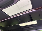 【ガラスルーフ】ガラスルーフ搭載で車内の解放感が一気にアップ!開放的なドライブをお楽しみいただけます。