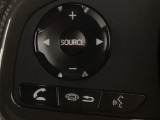 ステアリング左手側にオーディオ関連のコントロールスイッチを配置しています。操作時は視線を逸らすことなく運転に集中できます。