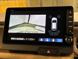 リバースギアに入れるだけで後方の表示へ切り替わります。夜間や雨の日の駐車も楽になりますよ。