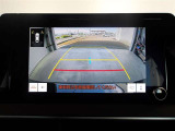 バックモニター付きで慣れない駐車場や車庫入れをサポートします。