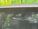 【トヨタセーフティセンス】走行中に前方の車両等を認識し、衝突しそうな時は警報とブレーキで衝突回避と被害軽減をアシスト。より安全にドライブをお楽しみいただけます。