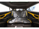 Bicolor Leather Interior with Contrast Stitching