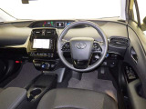 運転席まわりです。 各操作スイッチは使いやすい位置に配置されてます。
