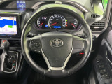 【純正革巻きステアリング】上質な革を使用することで、手にしっかり馴染みとても運転しやすいハンドルです♪