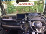 フロントガラスが大きく、ワイドな視界で運転もしやすくなるように、設計されています。