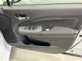 【運転席ドア】収納ポケットが付いているので運転席周りもスッキリ保てます★