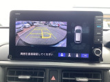 【リアカメラ】運転が苦手な方も車庫入れラクラクです!ギアをリバースに入れれば自動的にモニターが切り換わりますので、面倒な操作は不要です。狭い駐車場もお車を傷つけず安心です!