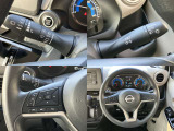 ステアリングスイッチでオーディオ操作が手元でできるので、ハンドルから手を離さずに運転できます。