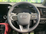 【純正革巻きステアリング】上質な革を使用することで、手にしっかり馴染みとても運転しやすいハンドルです♪