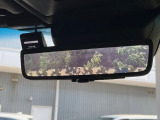 【デジタルインナーミラー】後席の大きな荷物や同乗者で後方が確認しづらい時でも安心!カメラが撮影した車両後方の映像をルームミラー内に表示。クリアな視界で状況の確認が可能です!