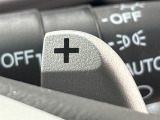 ★パドルシフト★ ハンドルにある『+』と『-』のレバーを指先で操ることで、マニュアル車感覚のシフトチェンジが楽しめるパドルシフトです☆