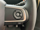【アダプティブクルーズコントロール】 走行中に先行車の様子を検知しながら、設定した速度の範囲内で先行車との距離のキープを支援!疲れにくく、長距離運転中の渋滞なども快適に運転できます。