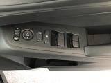 ドアミラーのスイッチは運転席ドアにあります。