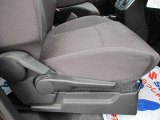 スズキ認定中古車とは、スズキが認定した検査員が、車両を検査し評価した、【車両状態証明書】付きの中古車です