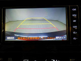 バックモニター付なので後退時に後方が見えるので安心。 車は構造上、死角がたくさんなので万が一を考えると必須ですね。 あくまで補助の為の装備、バックは目視で確認する事が重要ですよ。