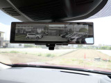 車両後方を映し出します・スマートルームミラー装備です。