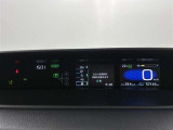 とっても見やすいメーターです。夜間時はラグジュアリーな気分にさせてくれる照明が魅力ですので、夜のドライブも楽しみになりますよ♪