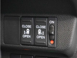 ◆両側電動スライドドア◆狭い駐車場でも乗り降りが楽々♪お子様が隣の車にドアを当ててしまう心配もございません!小さなお子様連れの方もこれで安心。