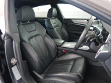 Audi車はどの車種も全てレザーハンドルです。そこにはAudiのこだわりがあり質感の高いレザーでしっかりと手に馴染み、高級感を演出します。