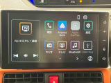 【9インチスマホ連携ディスプレイオーディオ】 対応しているスマホアプリを大画面で使えます!フルセグテレビやラジオの視聴、Bluetooth接続による音楽鑑賞、ハンズフリー通話なども利用可能です。
