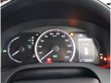 とっても見やすいメーターです。夜間時はラグジュアリーな気分にさせてくれる照明が魅力ですので、夜のドライブも楽しみになりますよ♪