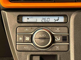 車内空調は&rdquo;AUTOエアコン&rdquo;にお任せ。運転に集中出来ますよ!