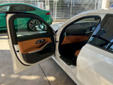 時を経ても深い魅力を放ち続けるBMW。より快適にお乗り頂くためにサポートプログラムをご用意しております。※認定中古車保証は登録日より最長4年間まで延長が可能です。