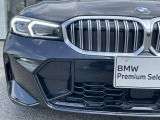 また、BMW正規認定中古車は、エマージェンシーサービスが自動付帯。24時間365日、皆様のカーライフをサポート致します。確かな安心のうえで、「駆けぬける歓び」をご堪能ください。