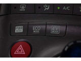 3つの走行モードがあります。『EVモード』はモーターのみで走行しガソリンを消費しないハイブリッド車ならではの環境にも優しい走行です。