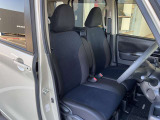 運転席もゆったりとお座り頂けます。