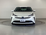 高効率なエンジンをモーターがアシストして走行中の燃費消費を抑えるハイブリッド。停車中もアイドリングストップにより燃費消費と排出ガスをなくします。