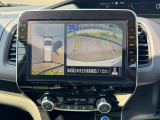 アラウンドビューモニター。上空から見下ろしたような映像が映し出されるので、駐車をスムースに行えます。