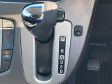 前進時や後退時に使うシフトレバーは、操作が楽でストレスなく運転を楽しめます♪