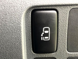 【パワースライドドア】スマートキーや運転席のスイッチでスライドドアの開閉が可能♪電動だから力を入れてドアを開ける必要が無く、小さいお子様でも、重い荷物を持っている時もラクに開け閉めできます♪