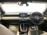フロントガラスが大きく、ワイドな視界で運転もしやすくなるように設定されています。