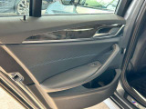 BMWを熟知したメカニックによる、100項目の納車前点検。ドイツ本国と同様の教育・訓練を受けたメカニックが、100項目にも上るポイントを徹底的に点検、整備した後にお客様にお引渡しいたします。