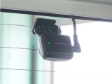 この車にはリアにもドライブレコーダーを装備しております◆映像・音声などを記録する自動車用の装置です。 もしもの事故の際の記録はもちろん、旅行の際の思い出としてドライブの映像を楽しむことができます。