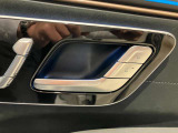 メモリー付き電動シートも装備されておりますのでシート位置を3パターン記憶できます。