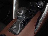 電動パーキングブレーキ・ブレーキホールドを装備してます。ホールド機能は信号待ちが多い一般道で疲労軽減になり、大好評です!