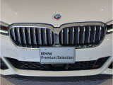 【キドニーグリル】BMWは約90年もの間、ほぼ全ての車両にひと目でBMWだと分かるこの特徴的なフロントグリルが備えられ、デザイン・アイコンとして親しまれてきました。