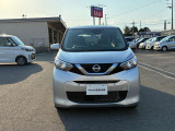 日産のブランドを象徴するVモーショングリルです。