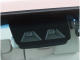 ステレオカメラとソナーセンサーが歩行者や先行車、障害物などのさまざまな情報を的確に捉え、運転者に注意を促したり、緊急ブレーキを作動。多彩な安全機能があなたのドライブをアシストするスマートアシスト付です